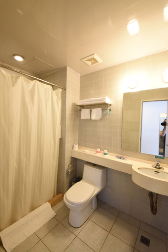 Bathroom 4, Ji Hotel Kunshan Shuixiu Road, Suzhou