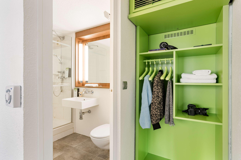 Bathroom 3, Hotel Campanile Geneve - Aeroport/Palexpo, Ain