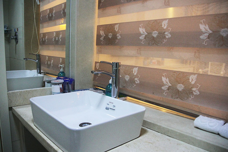 Bathroom 2, Caitong Hotel (Urumqi Hongshan Park Times Square), Ürümqi
