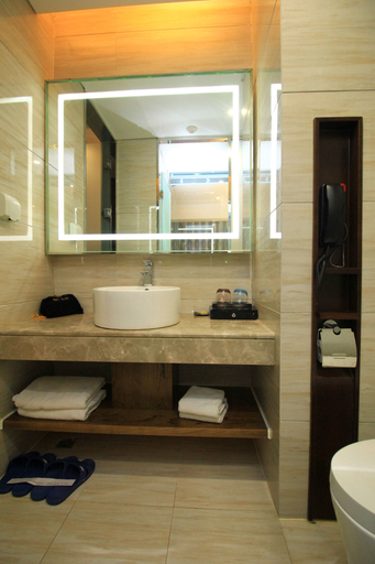 Bathroom 3, Blue Inn (Yantai Railway Station), Yantai