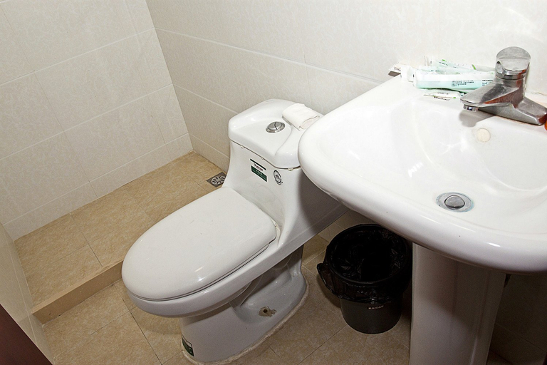 Bathroom 3, Stars 99 Hotel (Shanghai Railway Station No. 2 branch), Shanghai