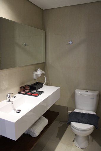 Bathroom 4, Grand Zuri Ketapang, Ketapang