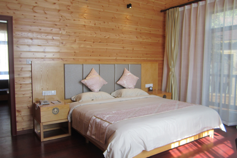 Bedroom 2, Meihong Hoilday Hotel, Huangshi