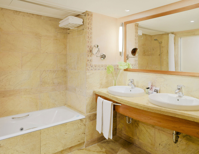 Bathroom 5, H10 Casa del Mar, Baleares