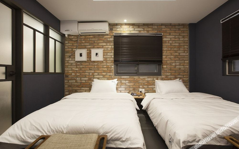 Bedroom 3, No. 25 Changwon Jinhae, Jinhae