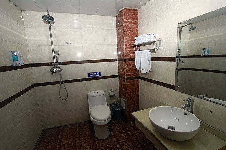 Bathroom 2, ホームイン ビジネスホテル(), Jining