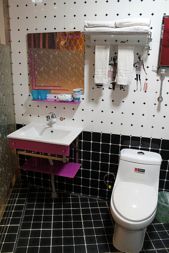 Bathroom 2, Longqing Business Hotel, Suihua
