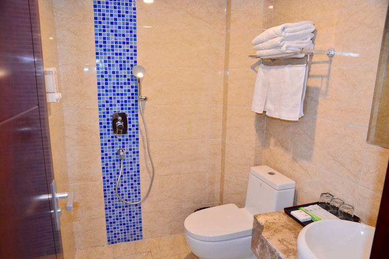 Bathroom 5, Home Huayi Selected Hotel (Xintai Pearl Plaza Store), Tai'an