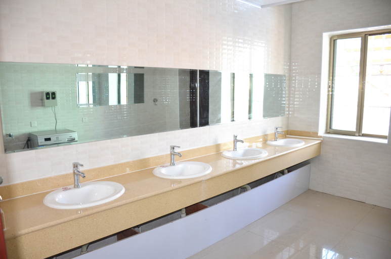 Bathroom, 張掖絲路行者青年旅舍(张掖丝路行者青年旅舍), Zhangye