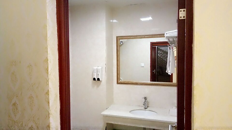 Bathroom 4, Yijia Hotel in the World, Xiamen