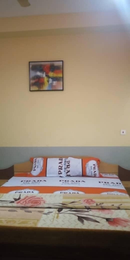 Bedroom 2, Lexis Lodge, Tema