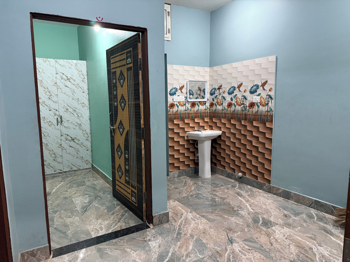 Bathroom 4, Das & Das Hotel, Khordha