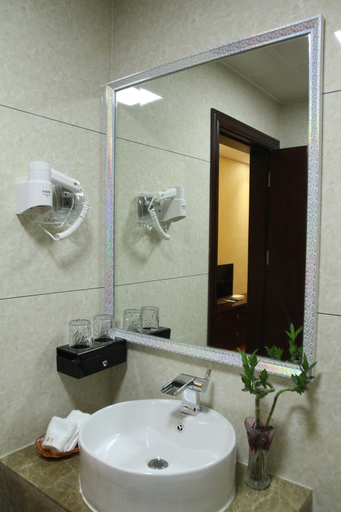 Bathroom 3, Feiyang Hotel, Maoming