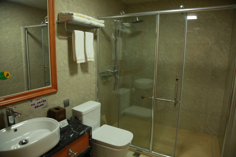 Bathroom 3, Langqiao International Hotel, Ningde