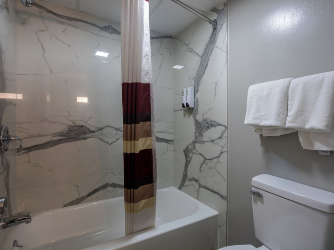 Bathroom 4, Colonial Brick Inn & Suites, Susquehanna