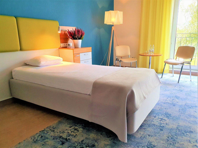 Bedroom 4, Green Garden Hotel, Warsaw