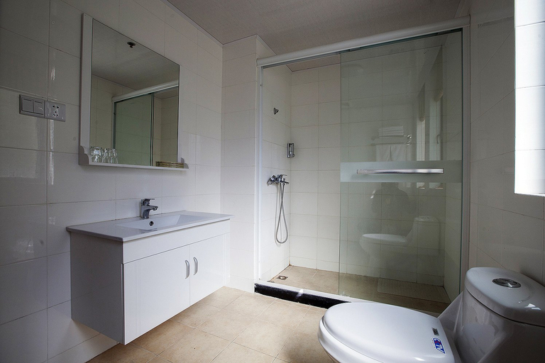 Bathroom 2, Karun Hotel Shanghai Bay University Town, Shanghai
