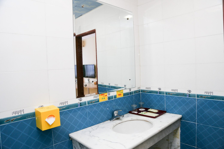 Bathroom, Dongguan Dongcheng Wowo Hotel (Qifengshan Park Subway Store), Dongguan