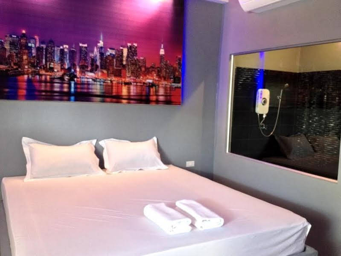 Bedroom 5, Heaven Inn, Si Racha