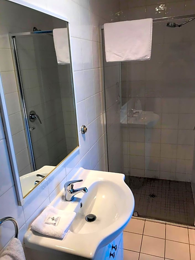 Bathroom 3, Guiding Star Hotel, Melbourne