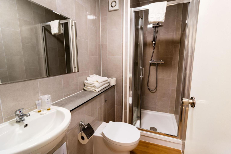 Bathroom 5, Coylumbridge Resort Hotel, Highland