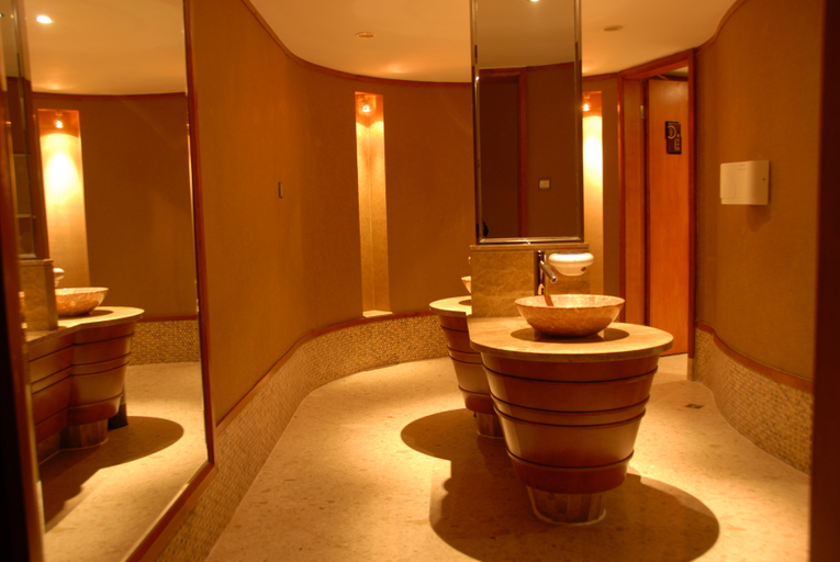 Bathroom, Huquan Hongyan Hotel, Honghe Hani and Yi