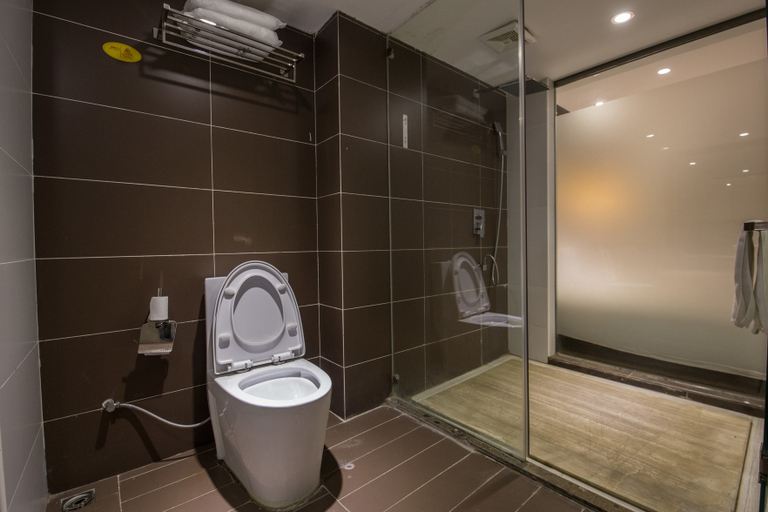 Bathroom 2, IU Hotel (Langzhong Old Town Scenic Area), Nanchong