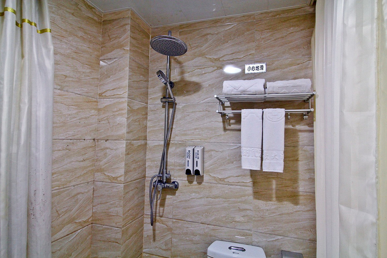 Bathroom 5, Marriott Hotel Baoji Zhongshan Road, Baoji