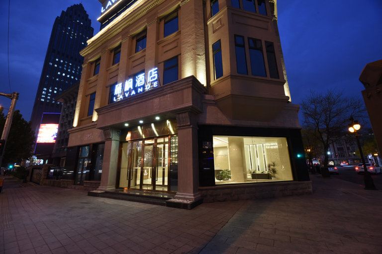 Exterior & Views
