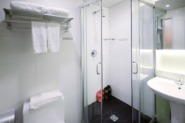 Bathroom 2, Super 8 Collection Hotel Beijing Guomao Baiziwan Subway Station, Beijing
