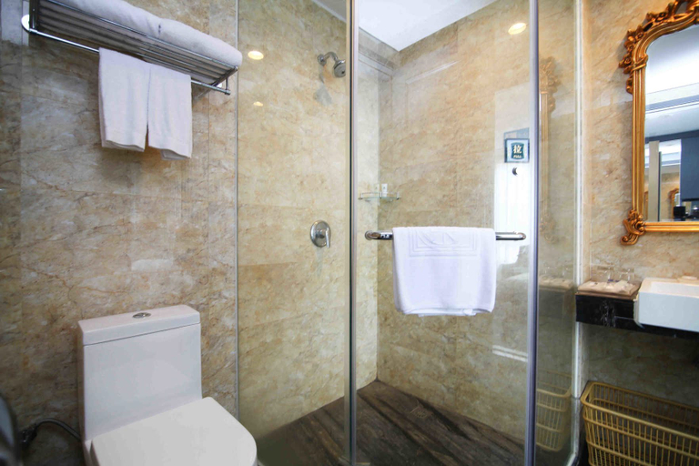 Bathroom 2, Heng Tian Traders Hotel, Dongguan