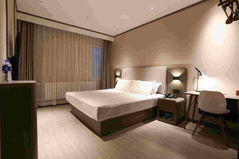 Bedroom 2, HanTing Hotel (Harbin West Railway Station Wanda Plaza), Harbin