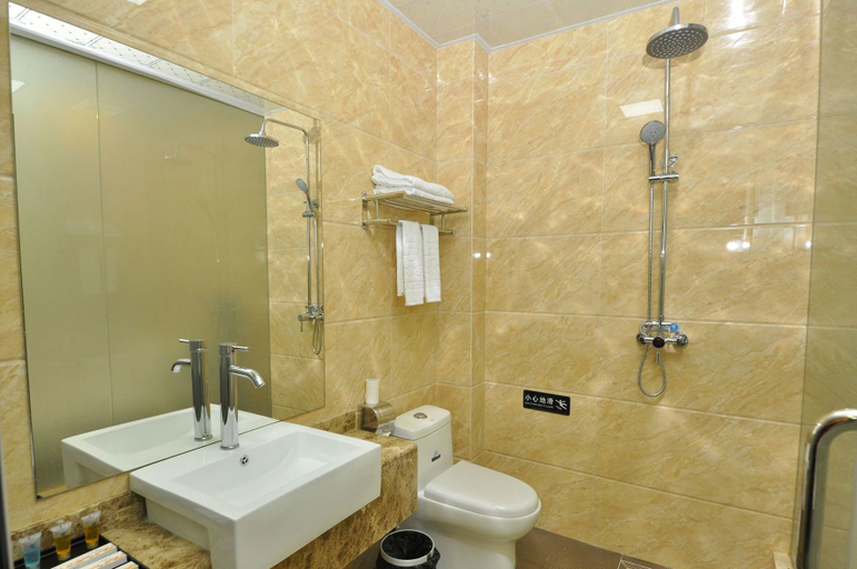 Bathroom 3, Guangzhou T Hotel (ChangPan Subway Station), Guangzhou