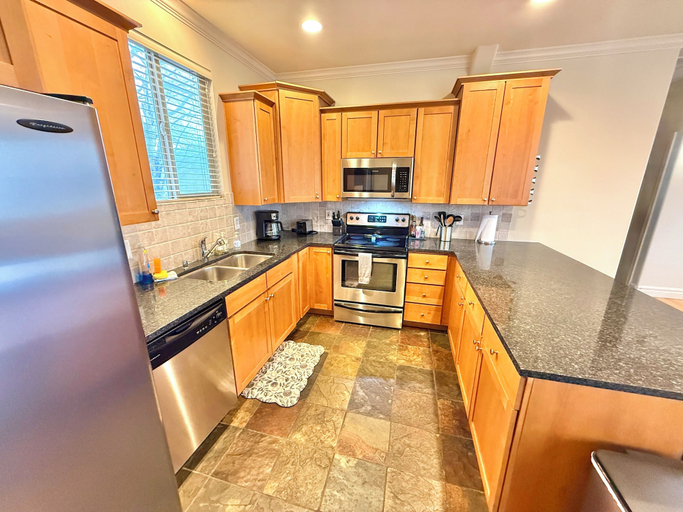 Private kitchen 4, Spacious Townhome Near Downtown, Salt Lake