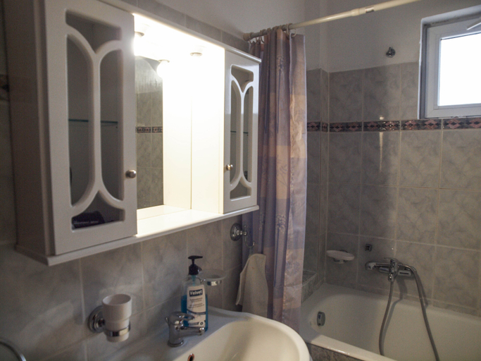 Bathroom 2, Charming Trikala Apartment With Garden & Central Heating, Thessaly