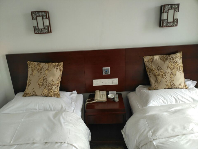 Bedroom, Guangmingding Hotel, Huangshan