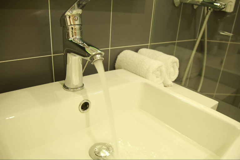 Bathroom 4, HanTing Hotel (Xi'an Bell Tower Plaza), Xi'an