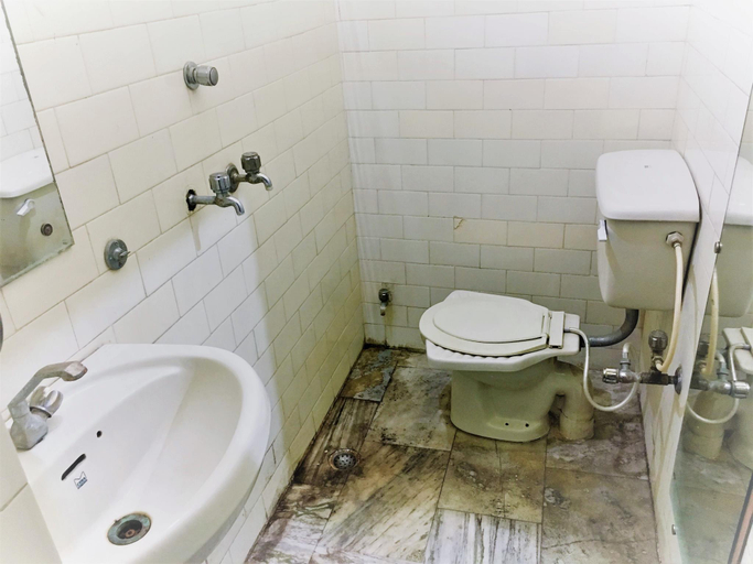 Bathroom, Hotel Heritage Sanyam, Sirmaur