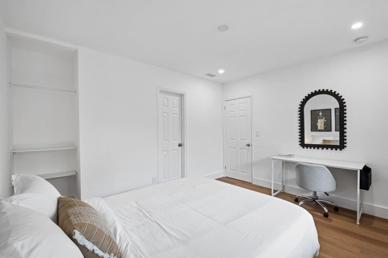 Room 3, Sailors Rest Sailboat Bend, Broward