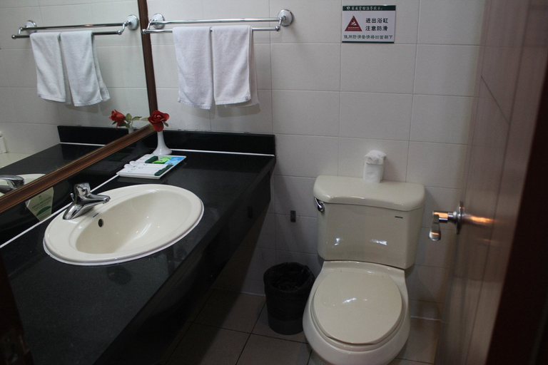 Bathroom 4, Ji Hotel (Suzhou Baodai road subway station), Suzhou