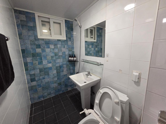 Bathroom 3, JK House, Seodaemun