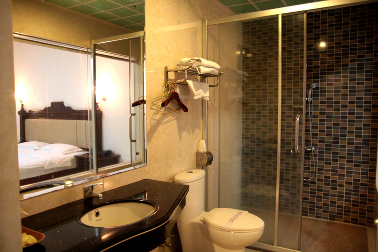 Bathroom 3, Youge Shangpin Hotel (Xinxing Times Square Bus Station), Yunfu