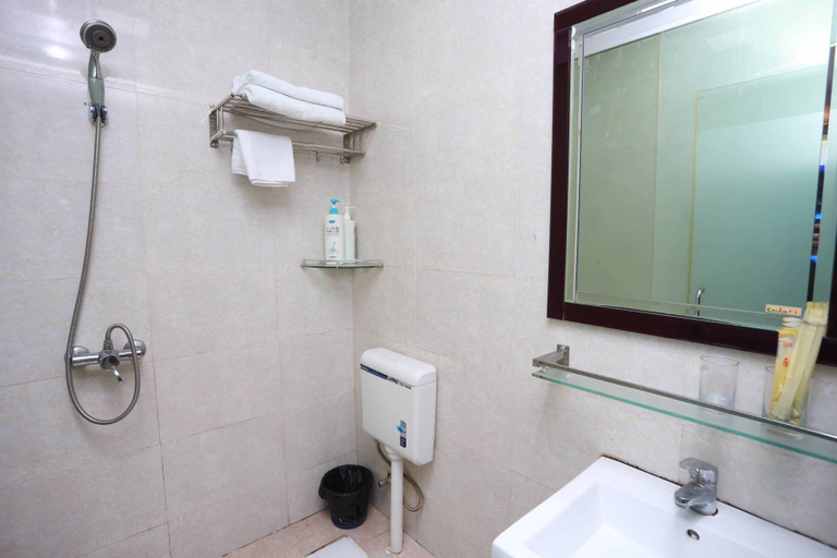 Bathroom 2, Xinyuntian Hostel, Shenzhen