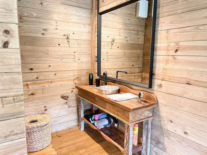 Bathroom 5, Luxury Chalet Retreat With Jacuzzi & Fireplace, Itajaí