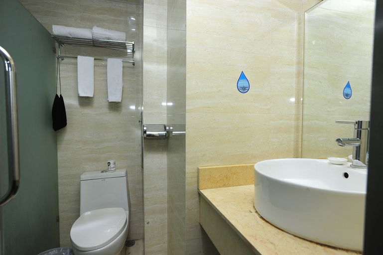 Bathroom 2, Infinite Hotel, Kunming