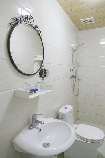 Bathroom, Baihe Anbian Holiday Village, Beijing