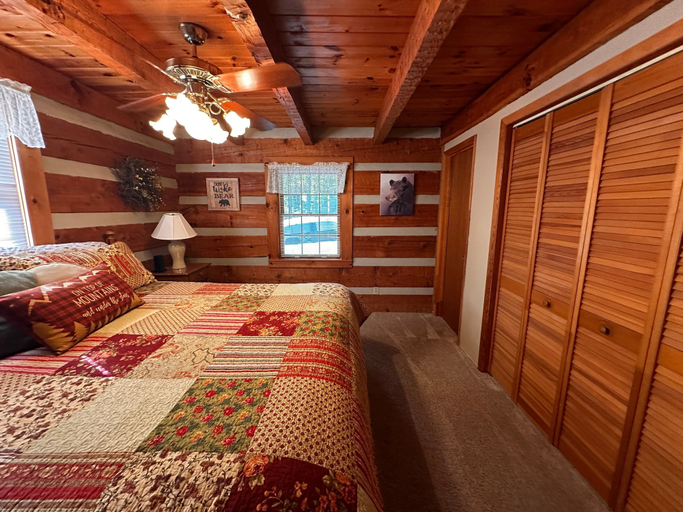 Bedroom 3, Bruno's Mountain Cave 3 Bedroom Cabin by RedAwning, Sevier