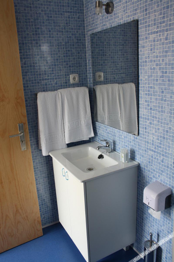 Bathroom, Urban Art Camping, Peniche