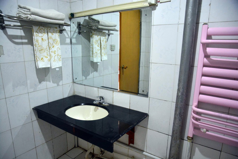 Bathroom 3, Hongtai Business Hotel, Laiwu