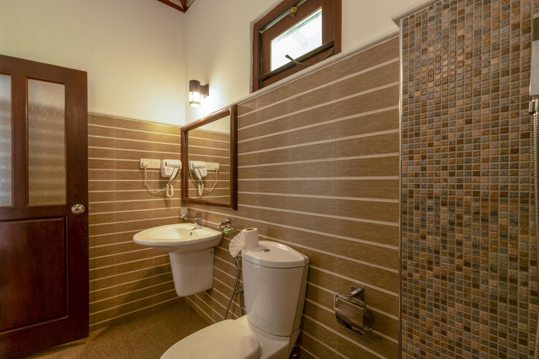 Bathroom 3, Fort Edge Retreat, Akmeemana